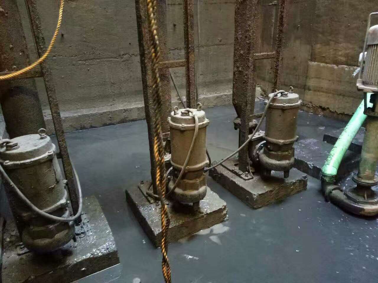 点军污水池清理