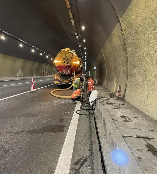 点军隧道排水渠清淤